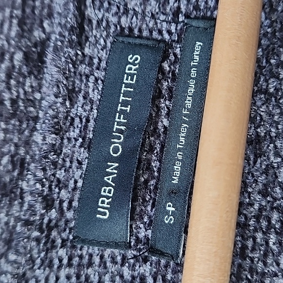 Urban Outfitters Chenille Open Oversized Cardigan - Picture 5 of 7